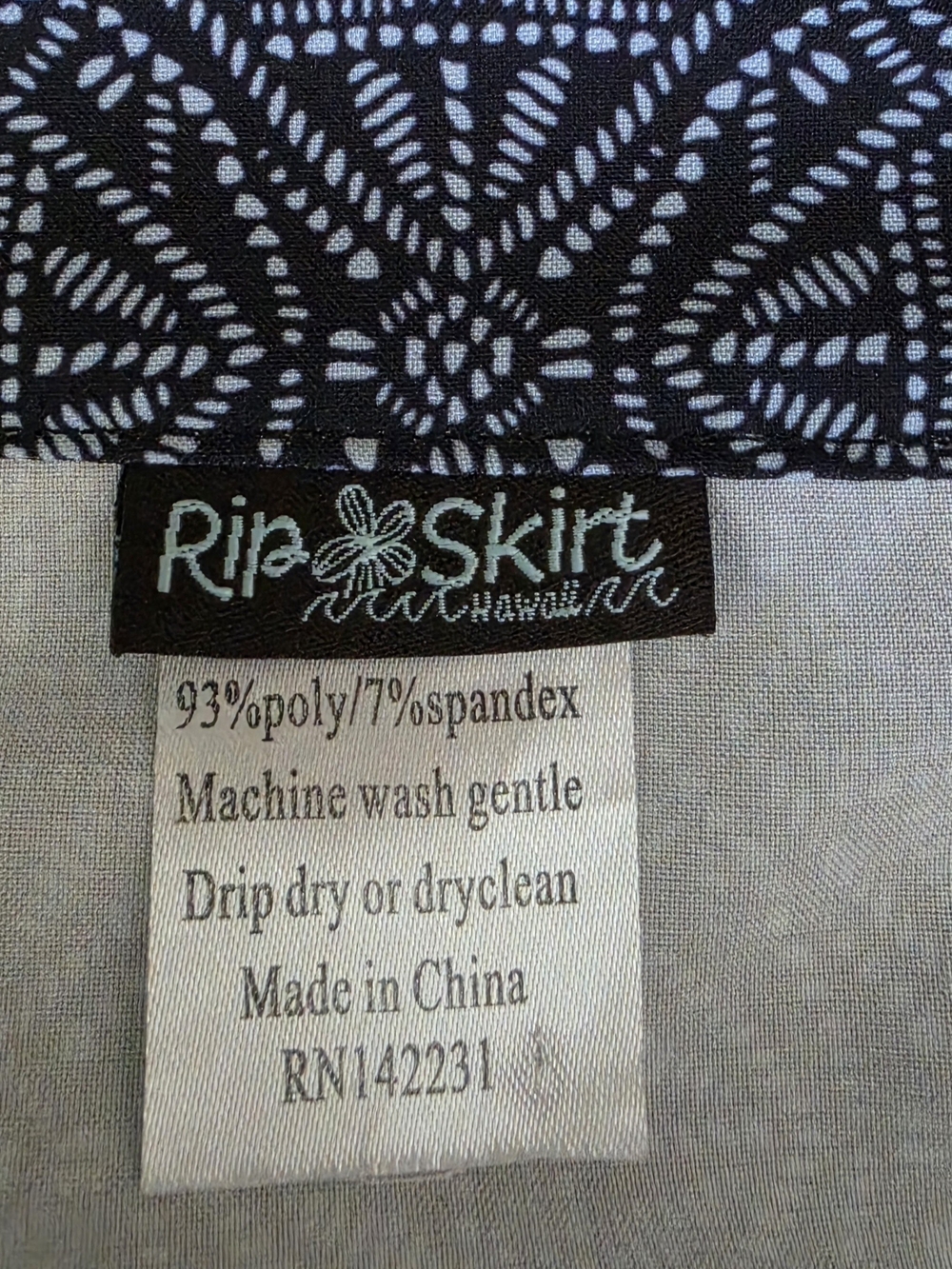 EUC Ripskirt Hawaii Black Pearl Batik Length 4 Skirt XXL - Picture 4 of 6